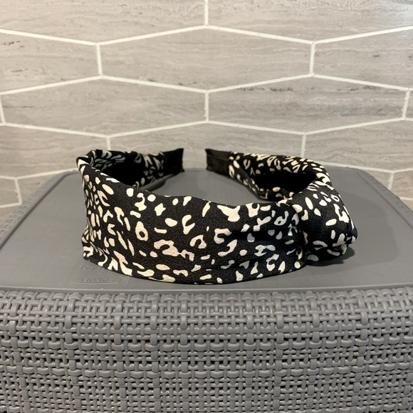 3/$15 NWOT black and white leopard headband - Picture 2 of 2